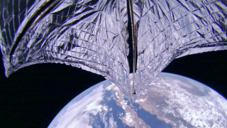 Учените успешно пуснаха Lightsail 2 - първият задвижван от слънцето космически апарат (видео и снимки)