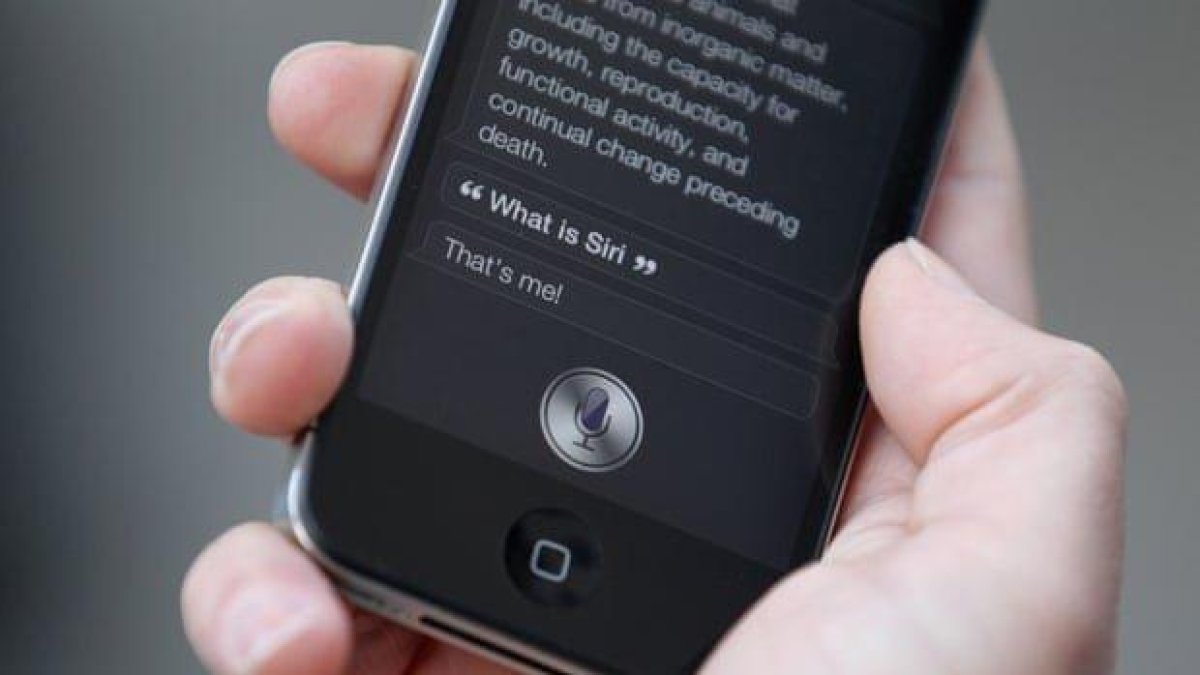 Apple вече няма да предоставя потребителски записи със Siri на трети страни