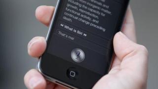 Apple вече няма да предоставя потребителски записи със Siri на трети страни
