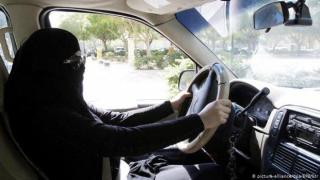 Отпусна се стоманената хватка около женската шия в Саудитска Арабия