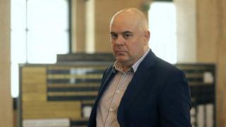 Преподаватели от УНСС на бунт срещу подкрепата на ректора за Гешев