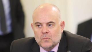Иван Гешев защити правото на прокурорите да го хвалят и подкрепят