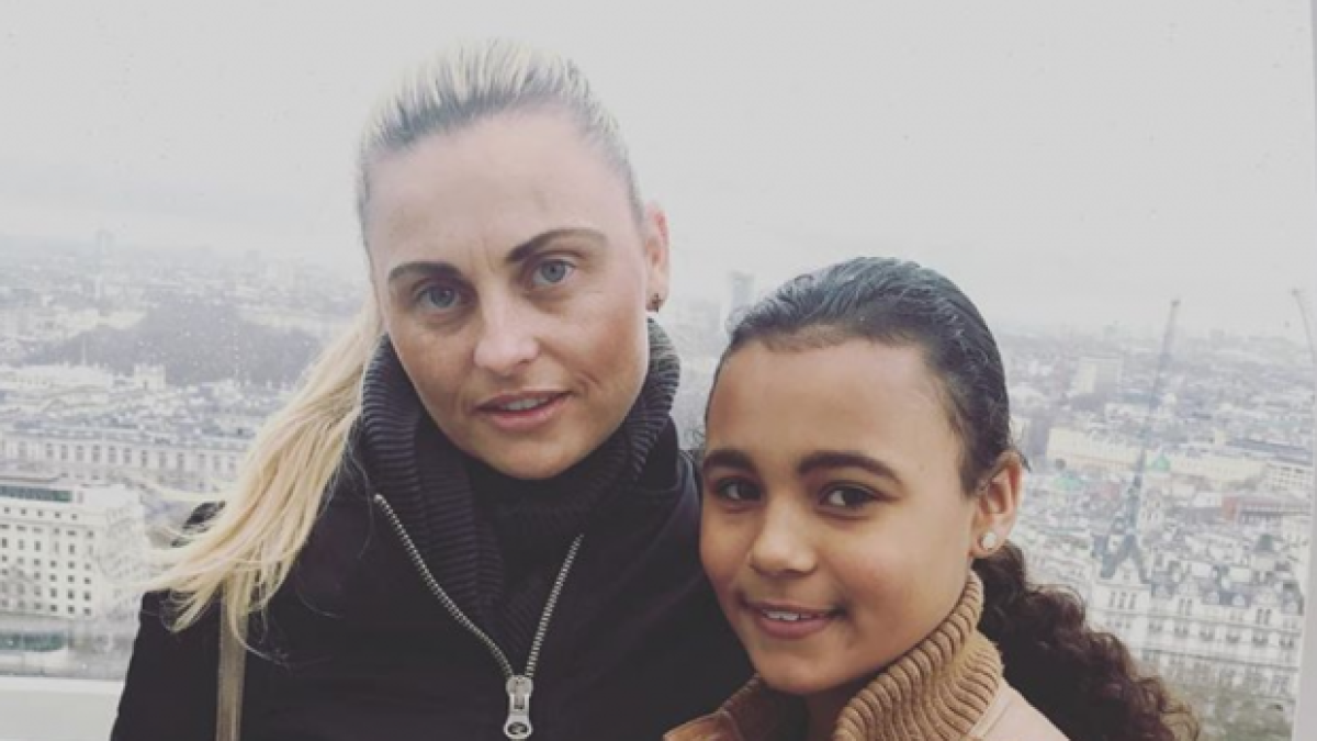 Майка иска 14-годшната ѝ дъщеря да си направи пластична операция, за да „успее в живота“