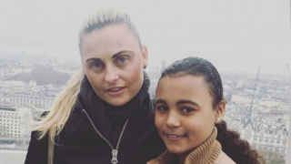 Майка иска 14-годшната ѝ дъщеря да си направи пластична операция, за да „успее в живота“