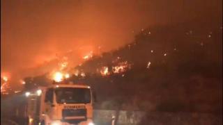 Огромен пожар гори на Канарските острови, 900 души са евакуирани (видео и снимки)