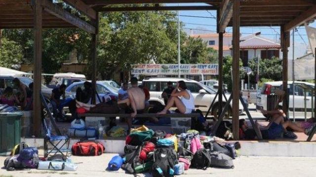 1500 туристи са блокирани на Самотраки, ще започнат да ги извозват чак утре (видео)