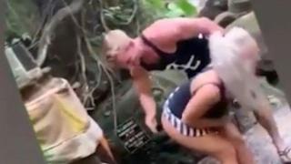 След миенето на дупе със светена вода пред храм, въвеждат крайни мерки срещу лошите туристи