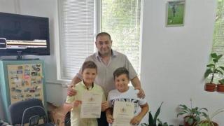 Малчугани от Вършец намериха скъп телефон и го върнаха