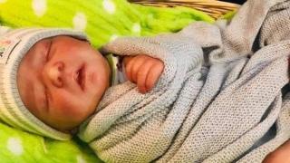 Съпрузи инсценираха раждането и смъртта на бебето си, за да съберат дарения (снимки)
