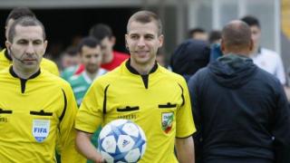 Сричащият депутат Стефан Апостолов остана без права като футболен съдия (ВИДЕО)