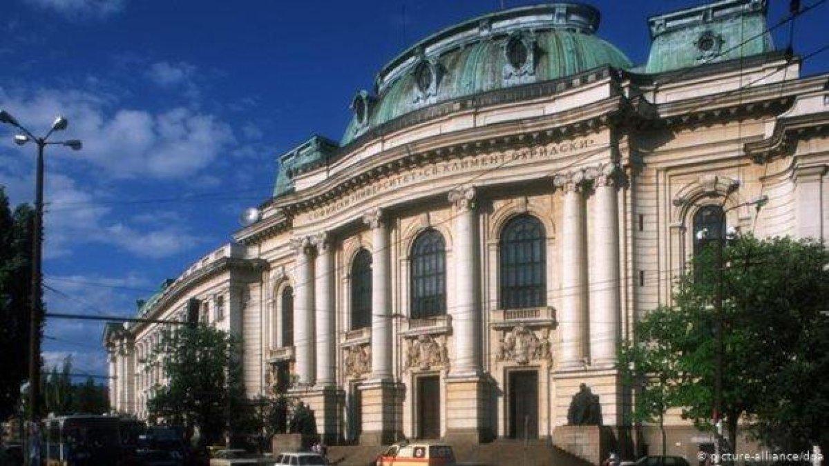 Как катастрофира висшето образование в България