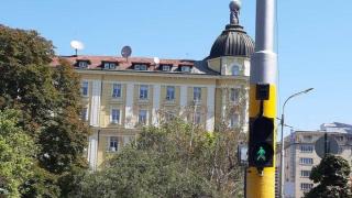 Разрешиха надстрояване на сграда-паметник на културата в София (снимки)