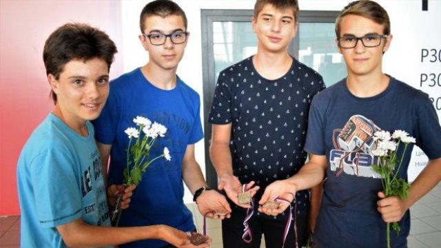 Четири медала спечелиха младите ни информатици на Европейската младежка олимпиада eJOI (снимки)