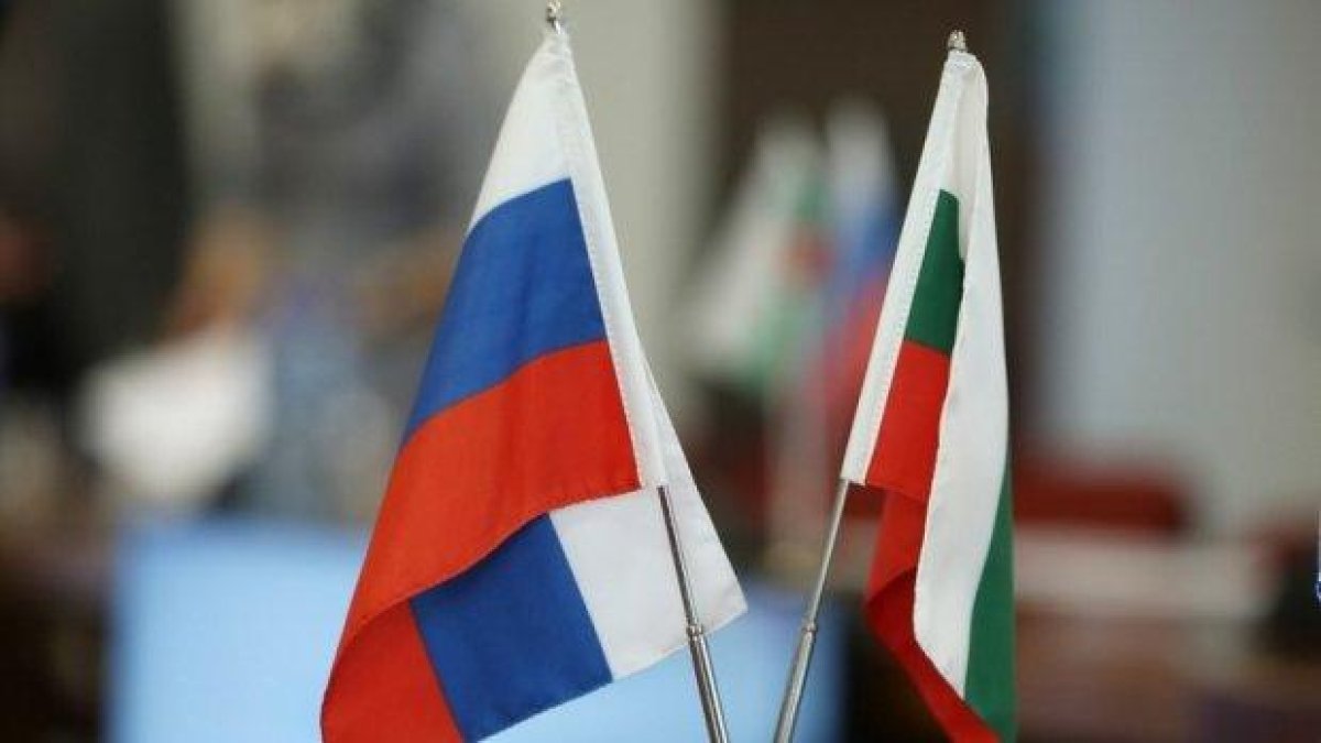 Руски политолог: Българите наглеят, да им ограничим чартърите