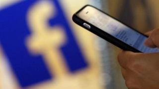 Телефонните номера на милиони потребители на Facebook изтекоха онлайн