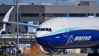 Новият „Боинг 777X“ се провали на тестовете за натоварване (видео и снимки)