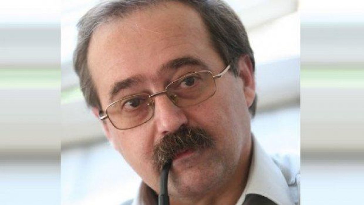 Бившият главен редактор на вестник "Дума" е арестуван по обвинение в шпионаж
