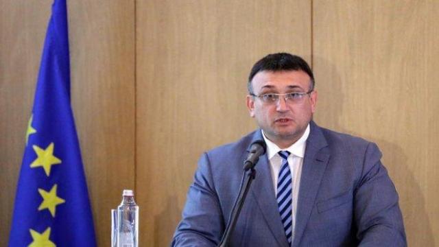 Младен Маринов за голите снимки: Няма искане, иначе ще направим проверка