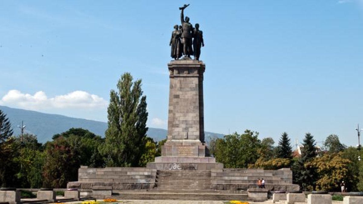 Как 42 съветски войници умряха в България след отравяне с метилов спирт