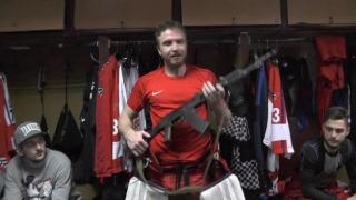 Наградиха руски хокеист с автомат за най-добър играч на мача (видео и снимки)