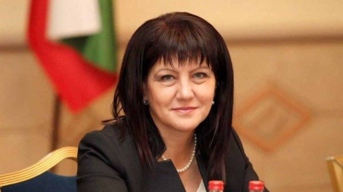 Била ли е Цвета Караянчева с колан в колата при катастрофата?
