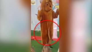 Смешни хора в плюшен камуфлаж (видео)