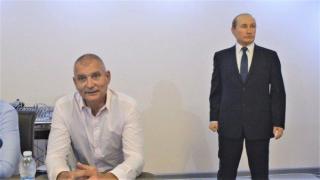 Кандидат за кмет на Варна се появи с фигура на Путин