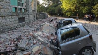105 души са ранени след два силни земни труса в Албания (видео и снимки)