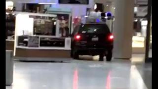 Шофьор подкара джип в мол (видео и снимки)