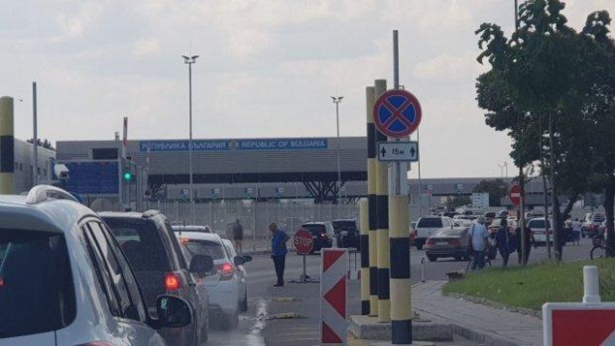 Задръстване на границата ни с Турция, турските пунктове спряха работа (видео)