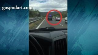 Кортеж на НСО кара агресивно по магистрала Тракия и "наказва" коли, които изпреварва (видео)