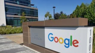 Защо Google слага рекламите си в уебсайтове с "фалшиви новини"?