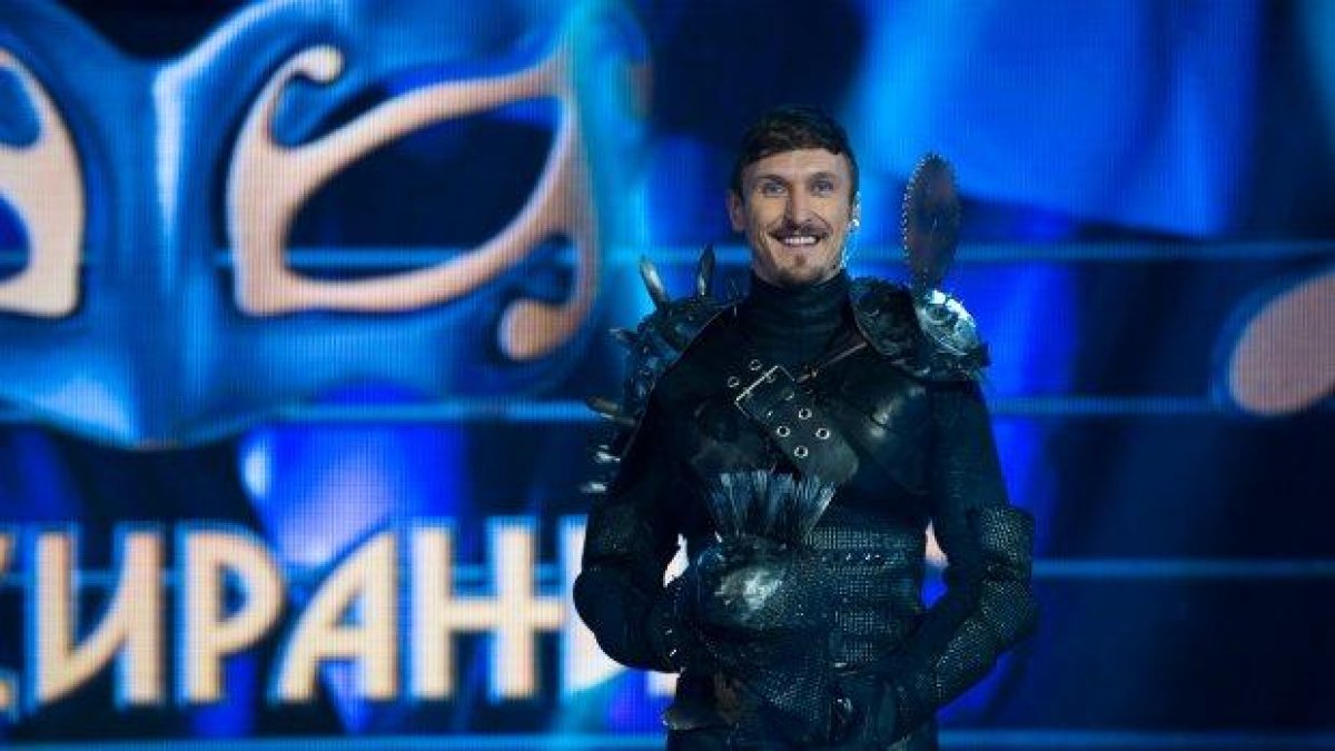 Димо Алексиев изненадващо се оказа Рицарят в „Маскираният певец“ (снимки)