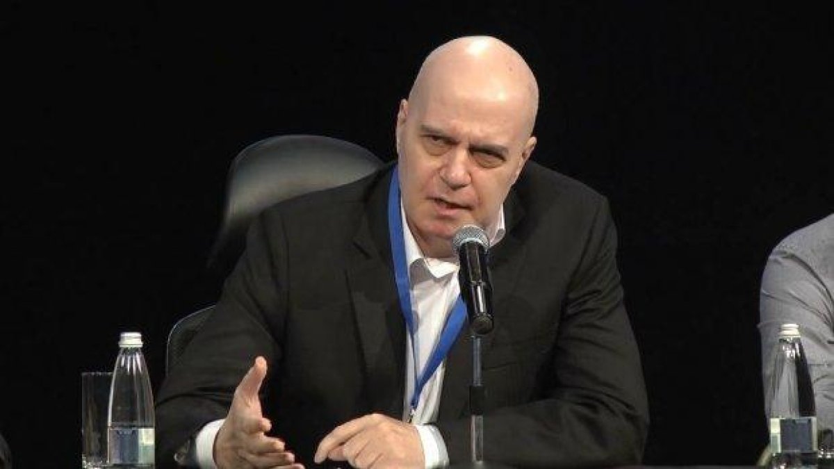 Трифонов vs. Герджиков: Няма такъв закон, който да не позволи "Няма такава държава"