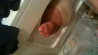 Млада жена се заклещи в сушилня (видео и снимки)