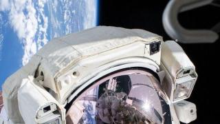 Астронавт се възхищава на изгрева на Слънцето от 400 километра над Земята (видео и снимки)