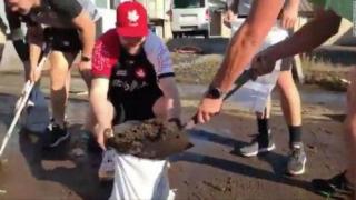 Канадски ръгбисти в Япония помогнаха за разчистване на щетите след тайфуна Хагибис (видео)