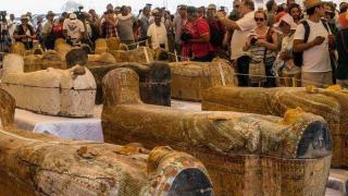 Археолози откриха 30 дървени саркофага в Египет