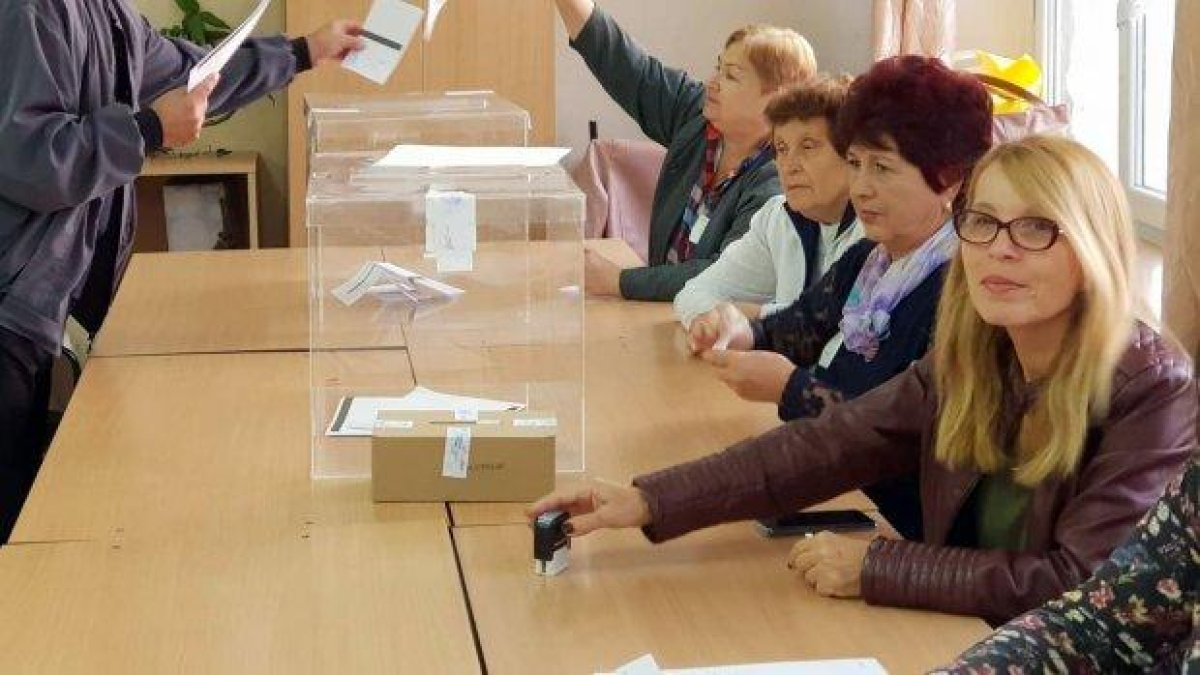 Първи сигнали за нередности в изборния ден, в Плевен спешно препечатват сгрешени бюлетини