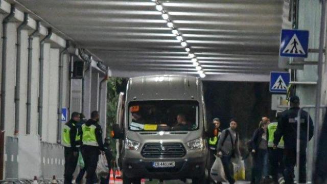 Изборните протоколи са пълни с грешки, пак има припаднали в "Арена Армеец"