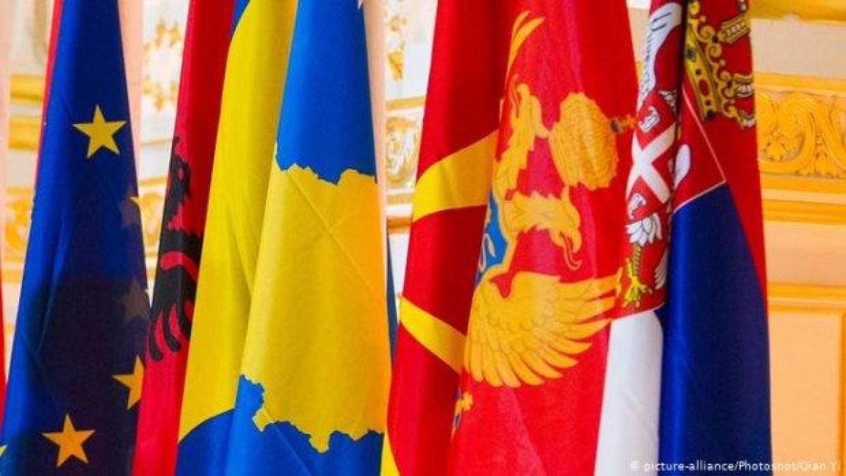 Западът тласка Балканите в ръцете на чужди играчи?