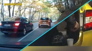 ТариКАТ Парад: полицаи и таксиджия, хванати в издънка (видео)
