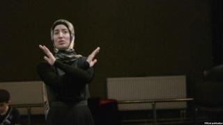 Третата дама на Чечня. Как филм за танци разкри полигамията в тази част на Русия