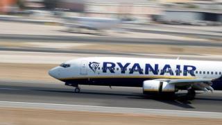 Ryanаir заземи три самолета Boeing 737, след като бяха открити пукнатини в структурата им