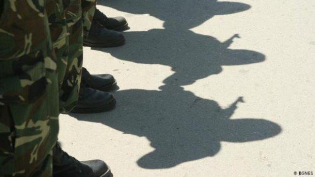 Скъпо и жестоко: защо не бива да връщат казармата