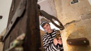 Бивш затвор в Германия стана хотел – гостите спят зад решетки и в затворнически униформи (снимки)