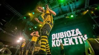 Босненската ска-пънк група "Дубиоза колектив" подгря за концерта си на изненадващо място в столицата (видео)