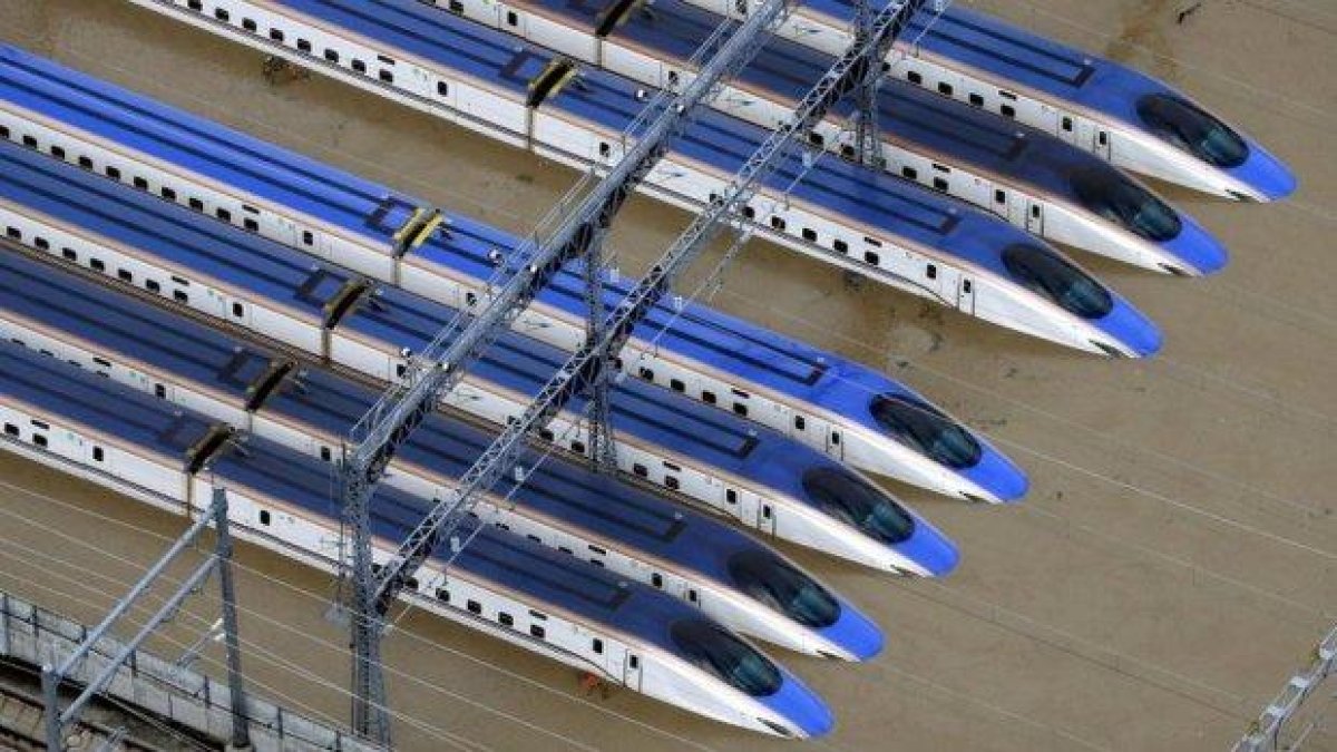 10 от влаковете-стрела в Япония са бракувани след тайфун