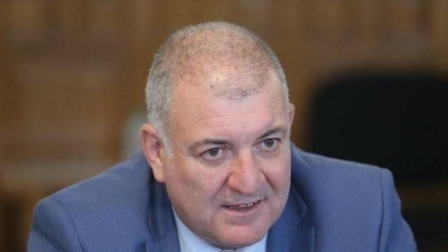 Две коли на шефа на митниците изгоряха