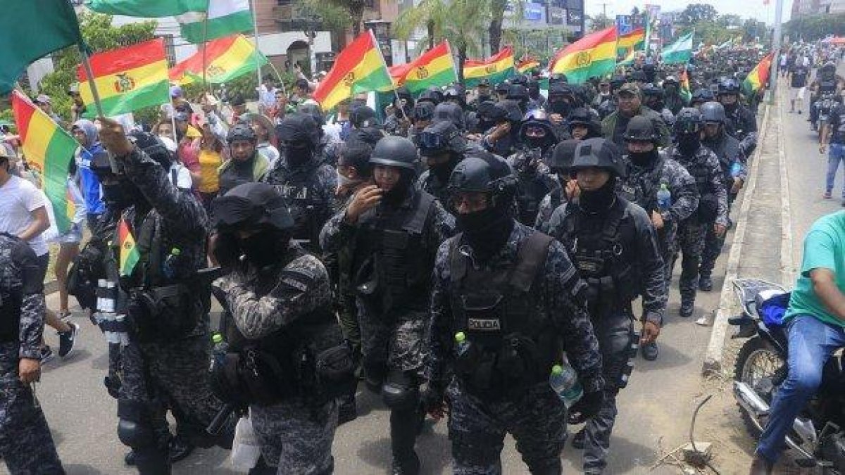 Полицаите в Боливия отказаха да пазят президентския дворец от протестиращи